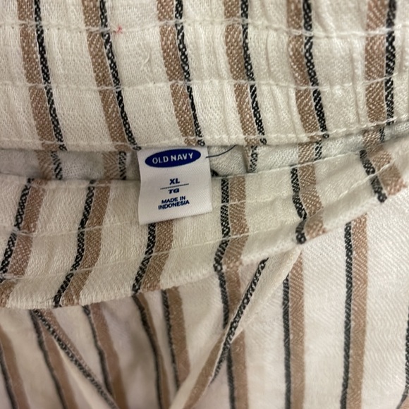 Old Navy Women’s Striped Linen Short - Picture 3 of 4